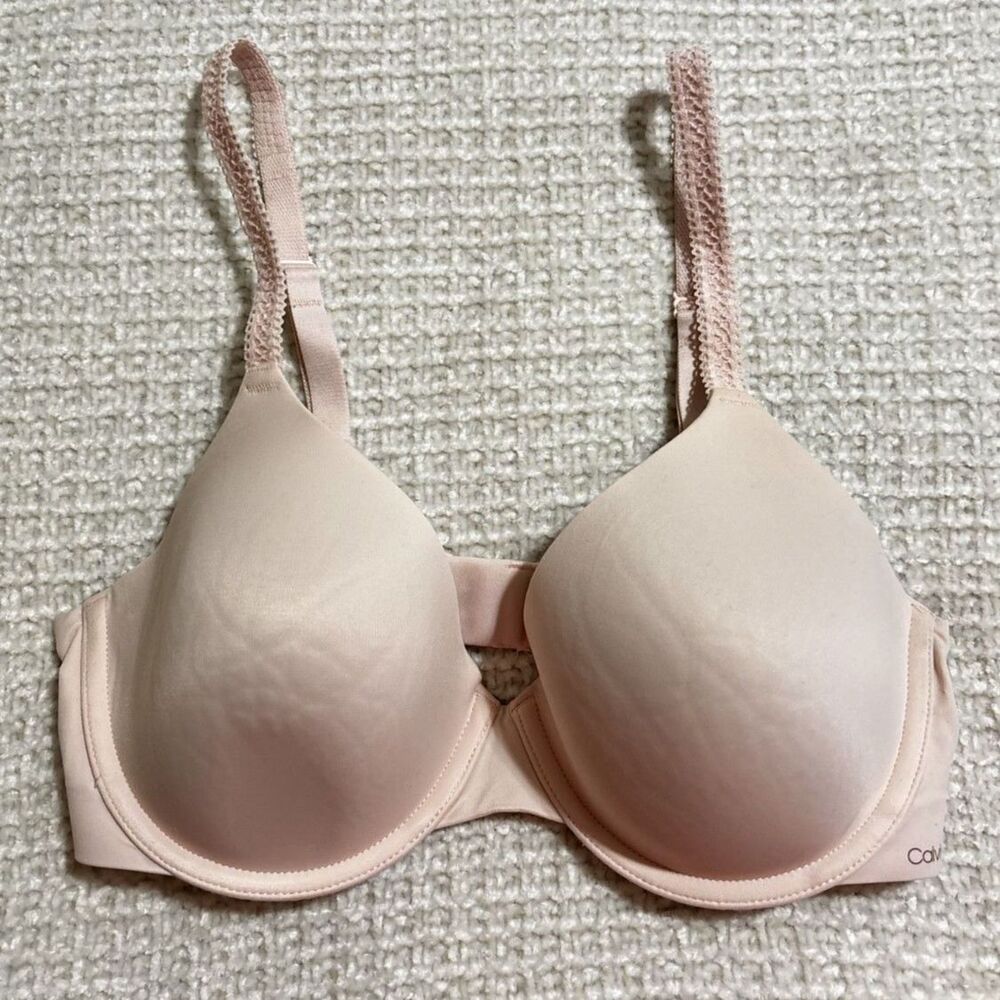 Calvin Klein‎ 32D Nude T-Shirt Bra Underwire Lightly Lined Smooth Everyday Blush